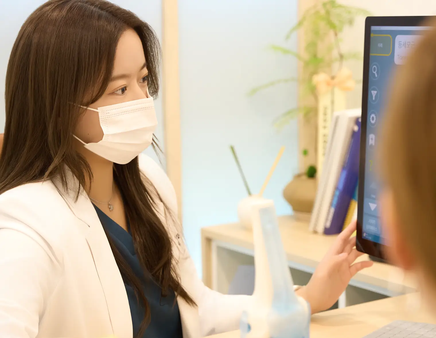 Dr. Jeonghyeon Kim pointing to material on a monitor to explain why it is needed