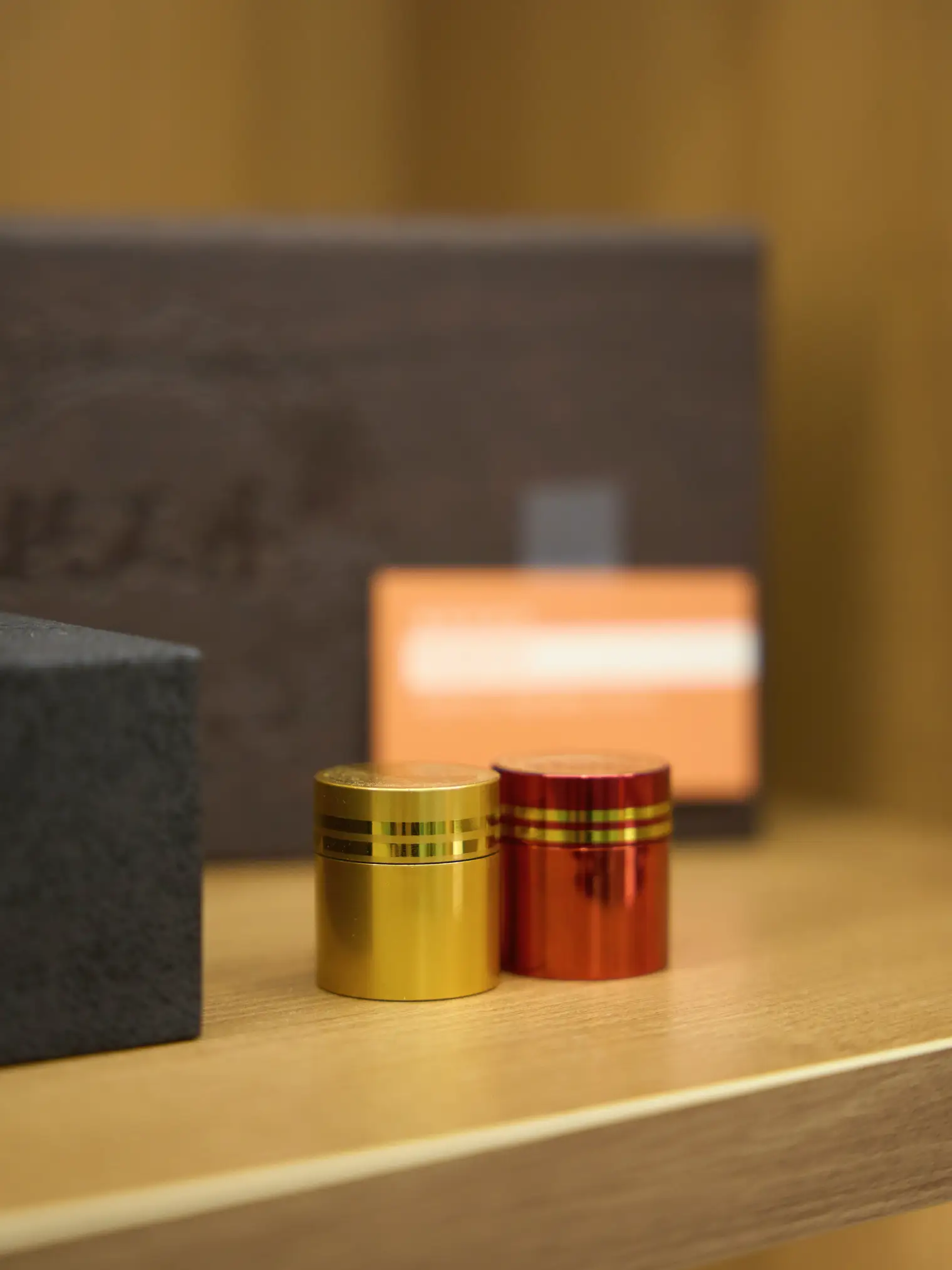 A Gongjin-dan box and storage container on a display shelf